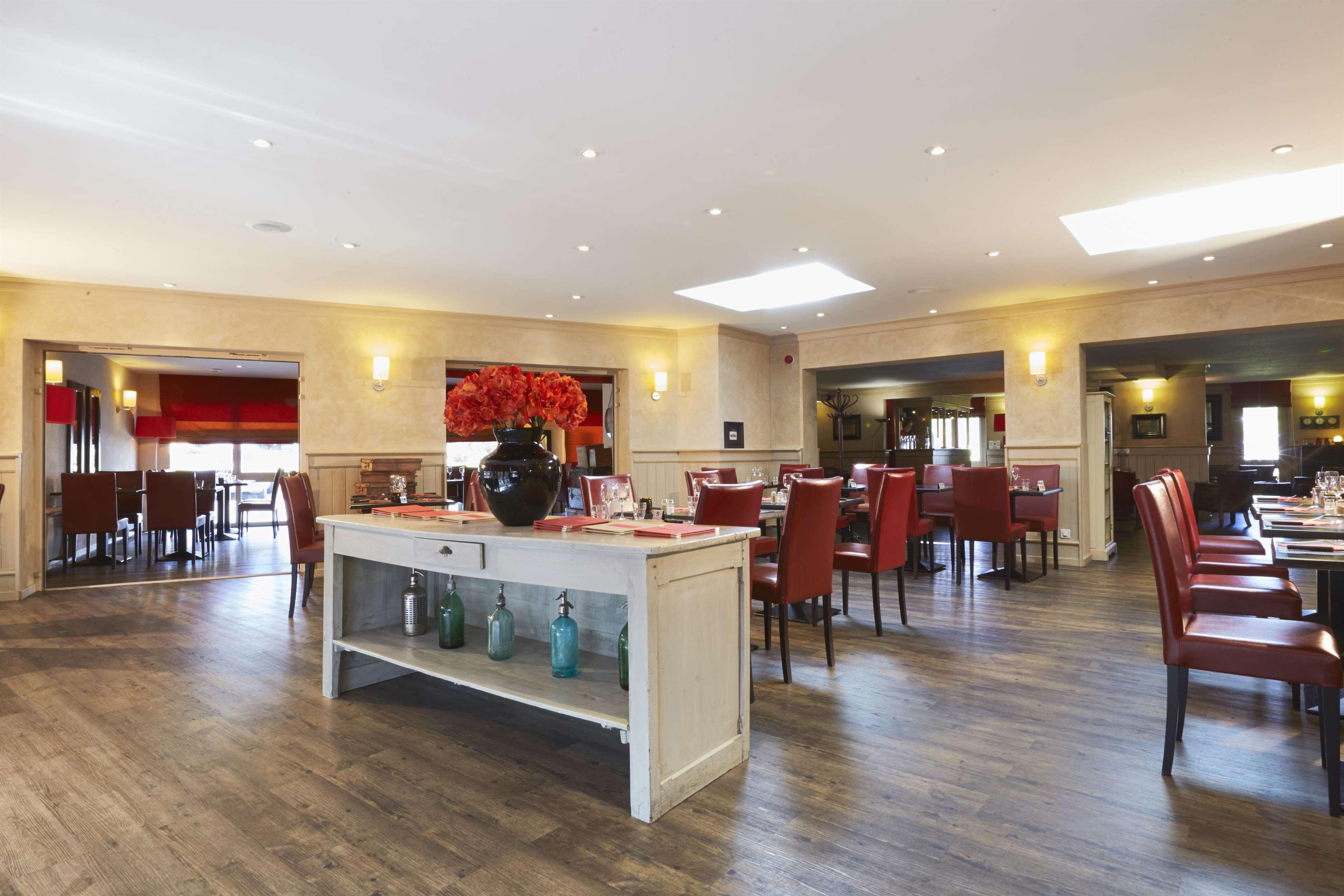 Brit Hotel Essentiel Cholet Exterior photo