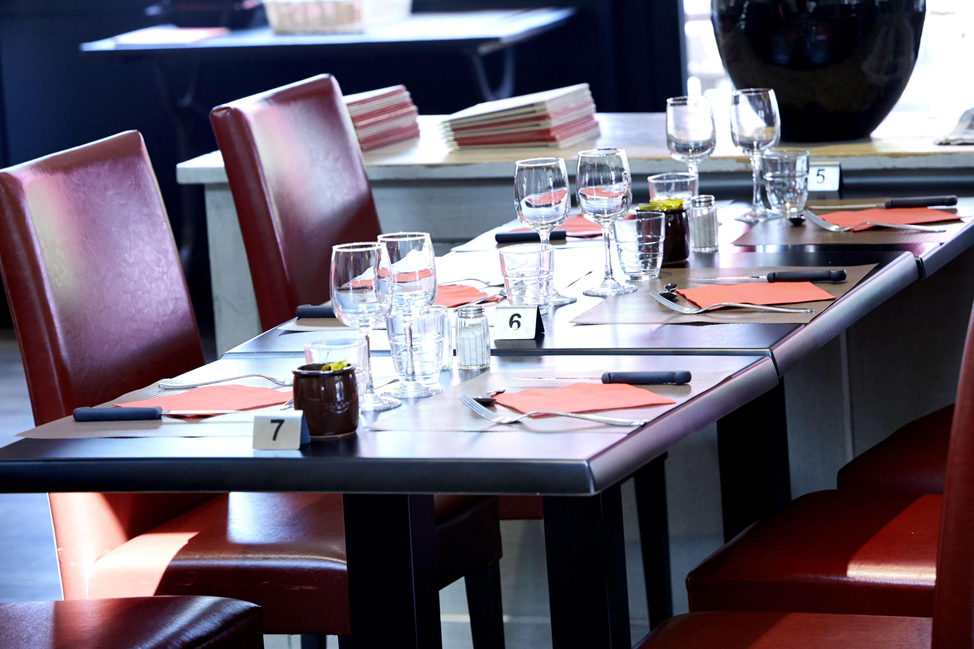 Brit Hotel Essentiel Cholet Exterior photo