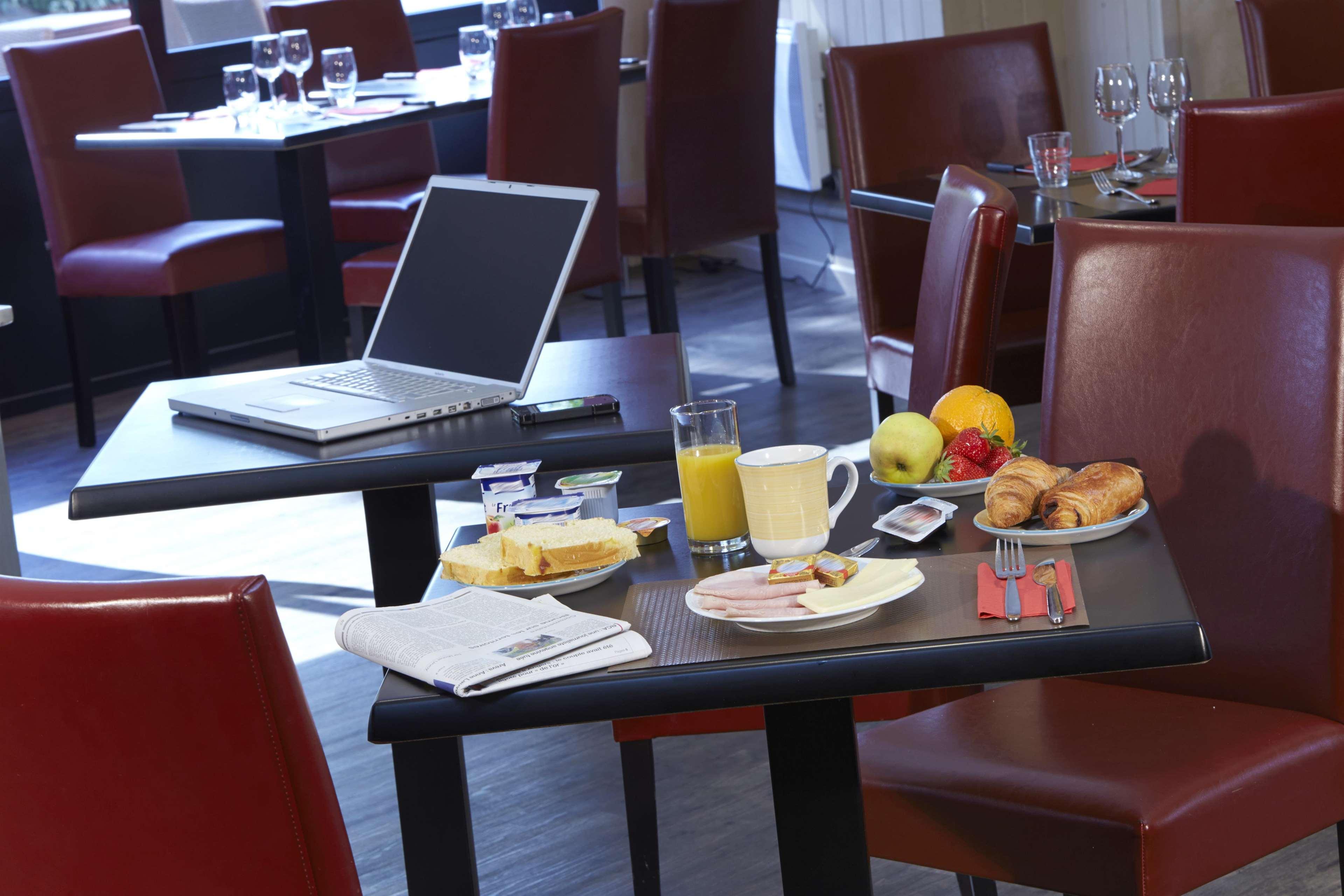 Brit Hotel Essentiel Cholet Exterior photo